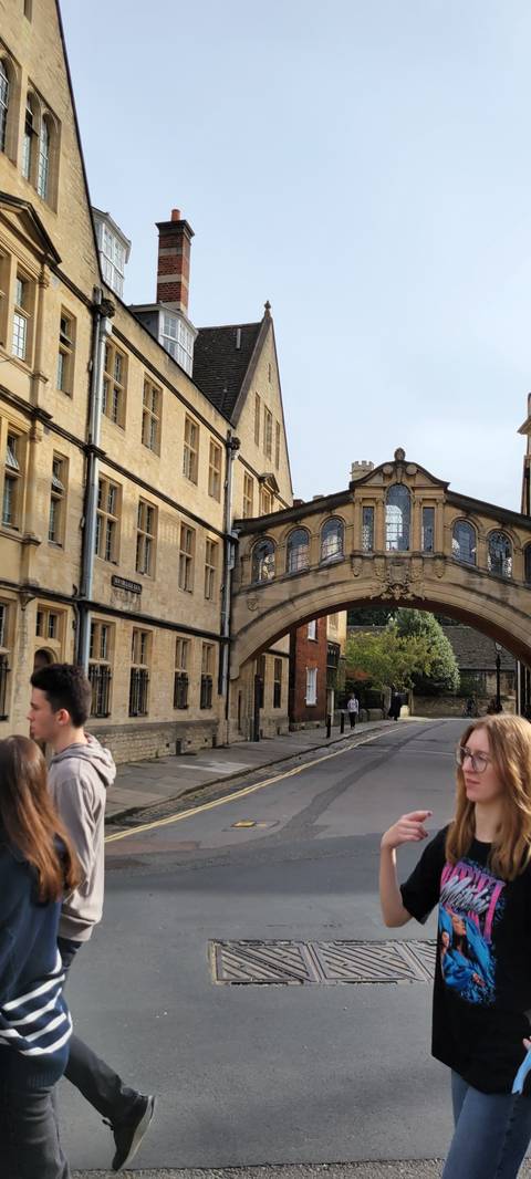       Bridge of Sighs, a famous covered bridge in Oxford.
  