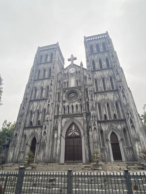       A imposing gothic-style church with detailed architecture.
  