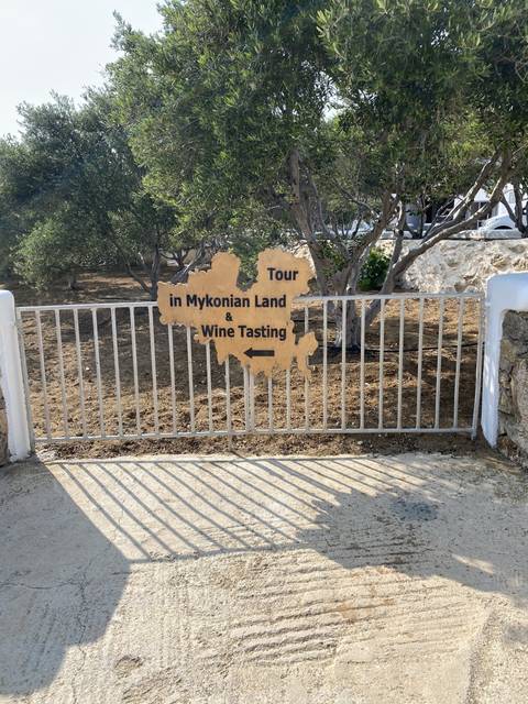       Sign advertising a wine tasting tour.
  