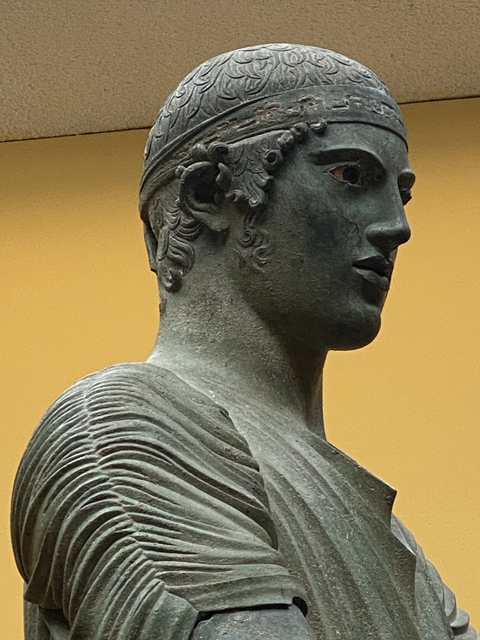       Close-up of a classical statue head.
  