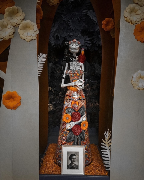       Traditional skeleton decoration with colorful dress for Day of the Dead.
  