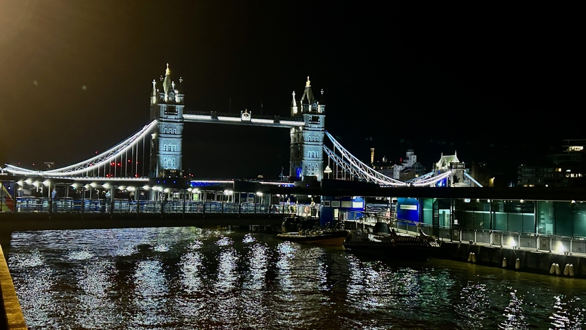       Iconic bridge over the river at night.
  