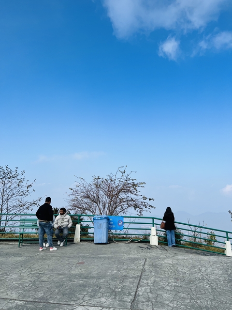       People with a scenic backdrop of a clear blue sky.
  