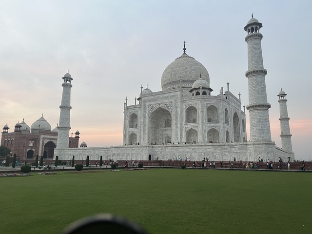 Iconic white mausoleum with dome and minarets.