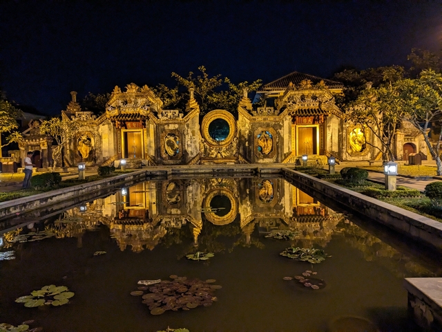       Appearance of a historical building with intricate designs at night.
  