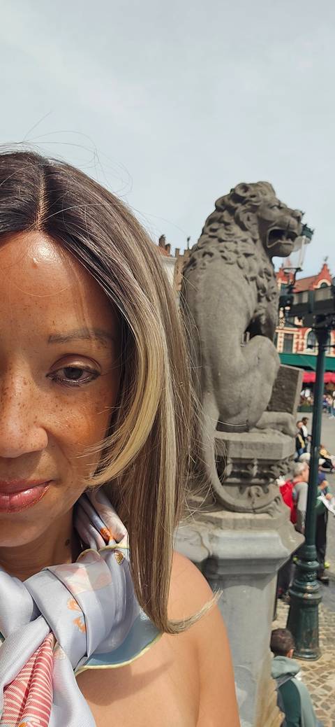       Selfie with a stone statue in the background.
  