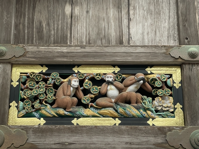 Carving of three wise monkeys