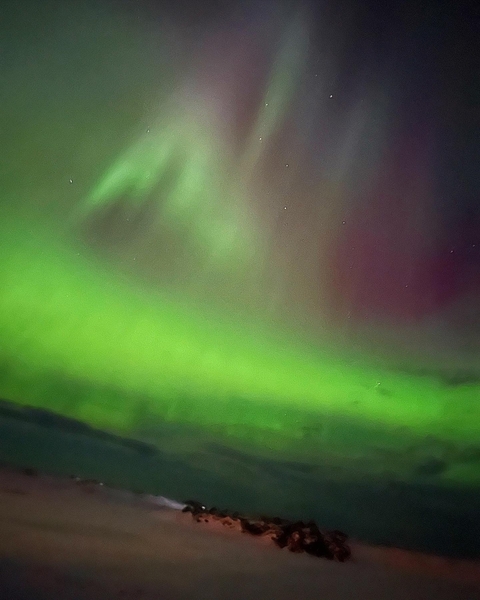       Vibrant aurora against a night sky backdrop.
  