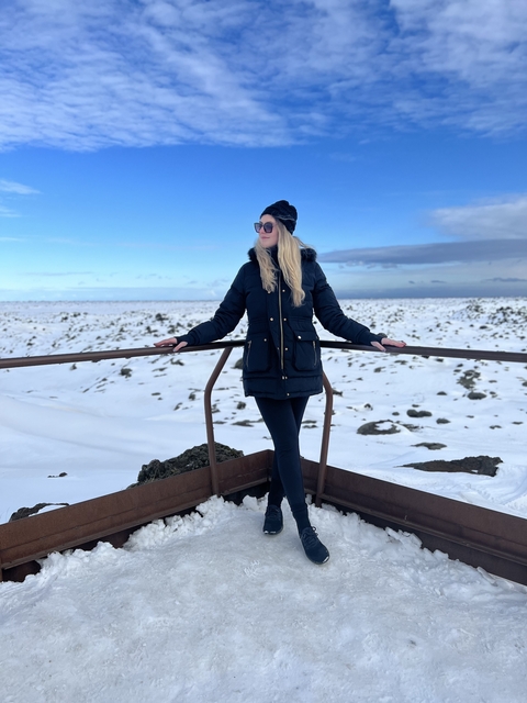       Woman posing in a snowy landscape.
  