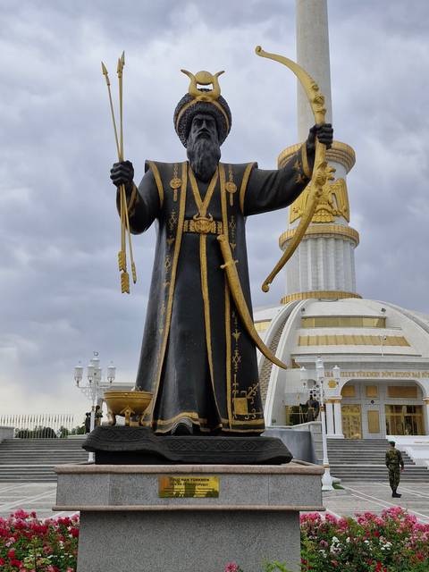 Statue of a historical figure holding weapons.