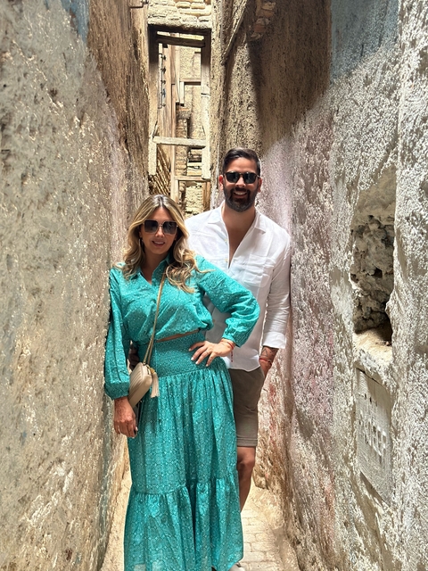 Couple posing in a narrow Moroccan alleyway.