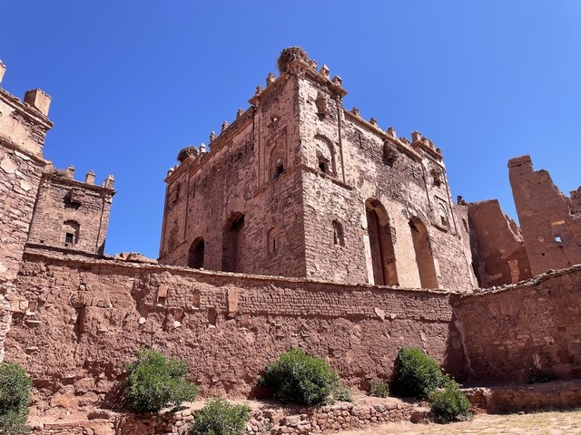       Ancient fortress with high walls, possibly in Morocco.
  