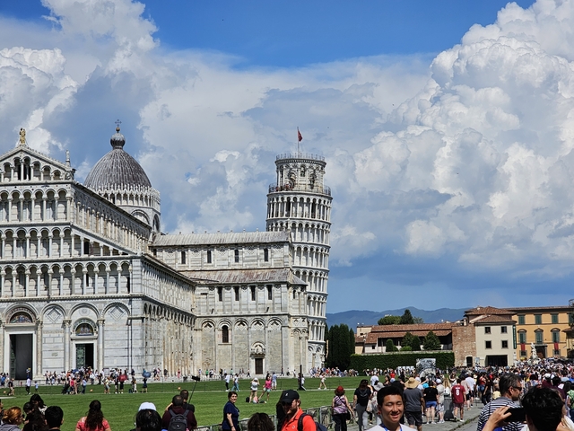 Leaning Tower of Pisa with a backdrop of clear skies.