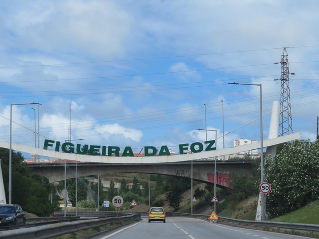       Sign displaying 'Figueira da Foz' on an overpass.
  