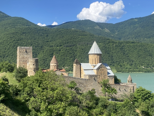       Historic church and fortress by a lake.
  