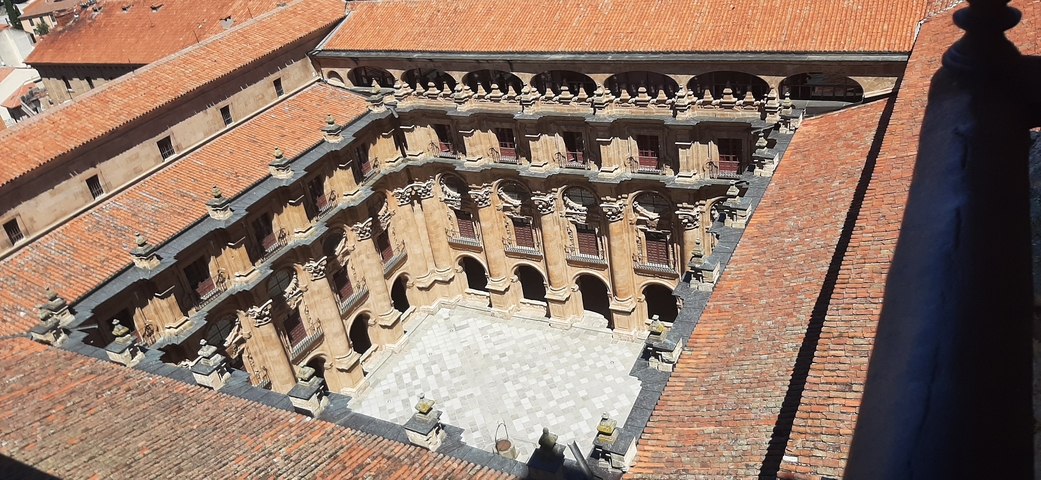 Aerial view of an architectural courtyard with red-tiled roofs.