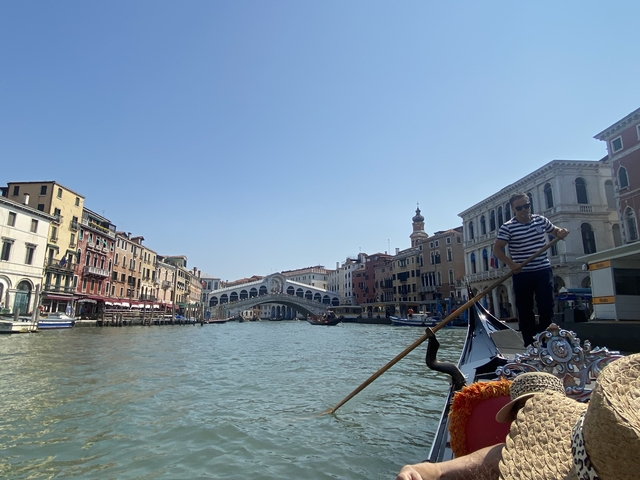       Gondola on the Grand Canal with a view of Rialto Bridge.
  