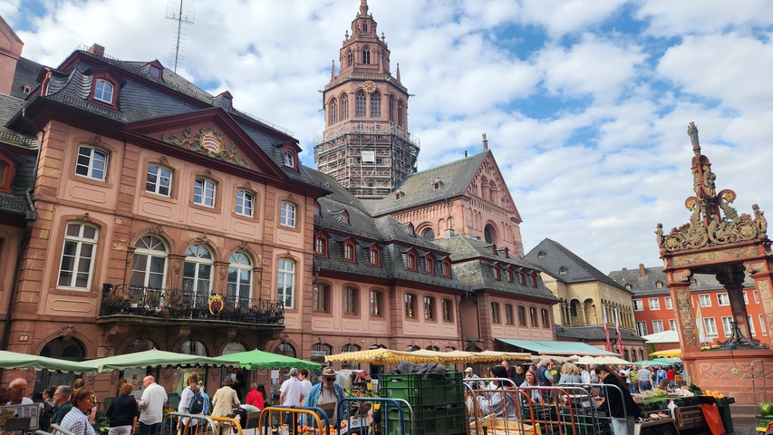       Large market square with a historic cathedral in the background.
  