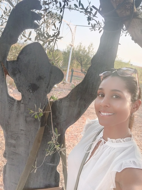 Woman posing with a black statue of a man.