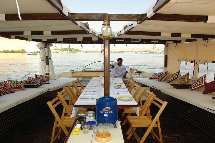       Photo d'avis client sur 7- Jour Royaume des Pyramides de Gizeh, Musée des pierres précieuses, Assouan et Louxor et visite de Felucca, train couchette aller-retour 
  