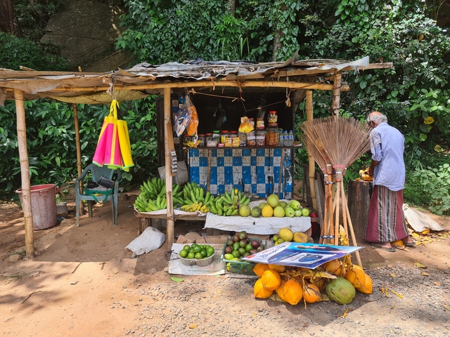       Outdoor market with fruit and vegetables.
  