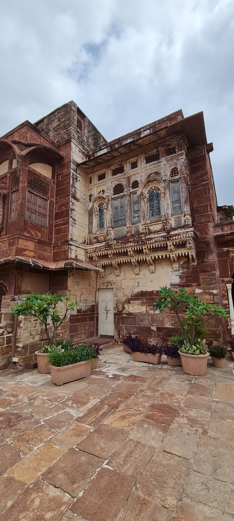       Historic building facade featuring intricately carved stonework.
  