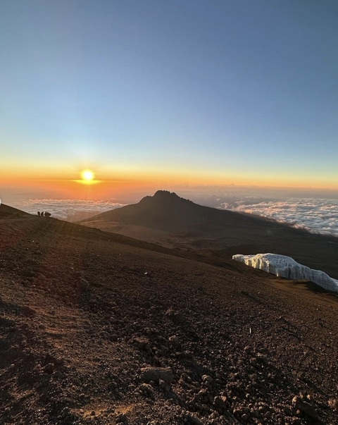 Klantbeoordelingsfoto van Kilimanjaro beklimming umbwe route 6 dagen 