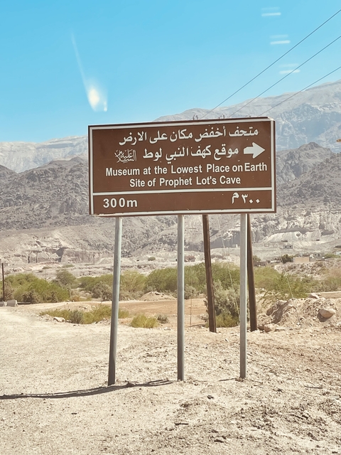       Directional sign for a historic site in a desert area.
  