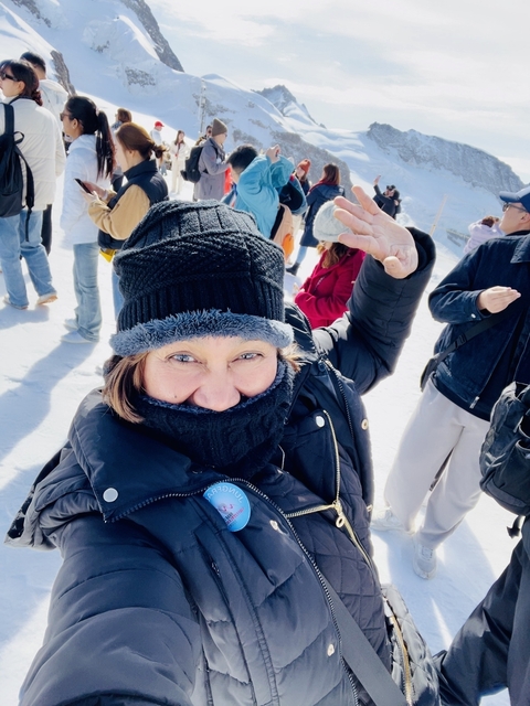       Person in winter clothing in a snowy area.
  