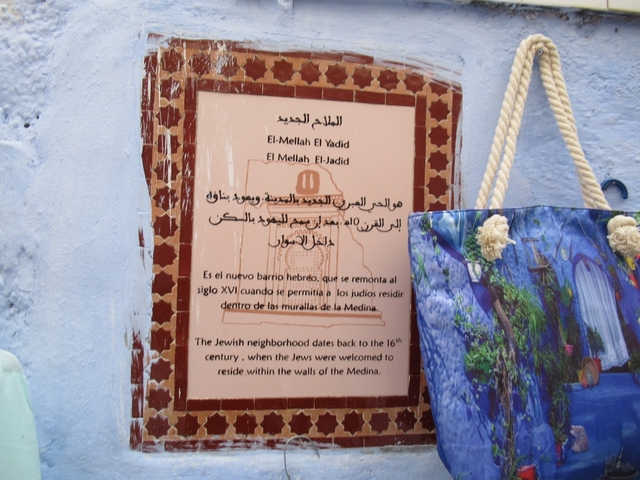       Informational plaque in Spanish and Arabic about El-Mellah El-Jadid.
  