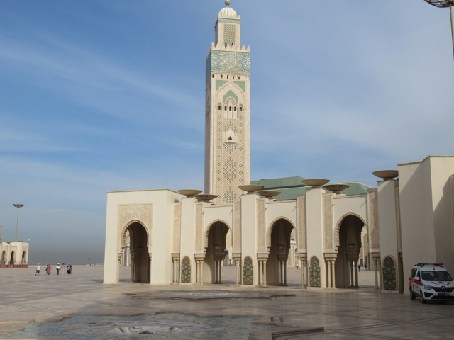       A mosque with a tall minaret, possibly Hassan II Mosque.
  