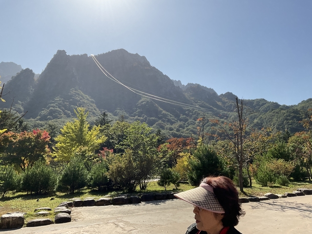       Scenic mountain landscape with a clear blue sky.
  
