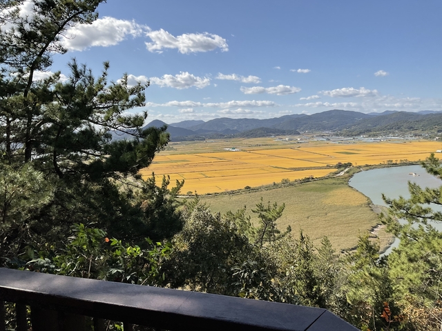       Vast fields with mountains in the distance.
  