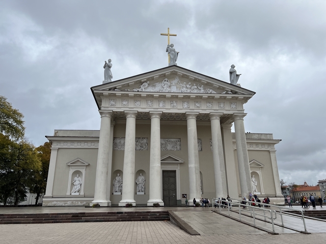 Neoclassical cathedral with sculptures and people.