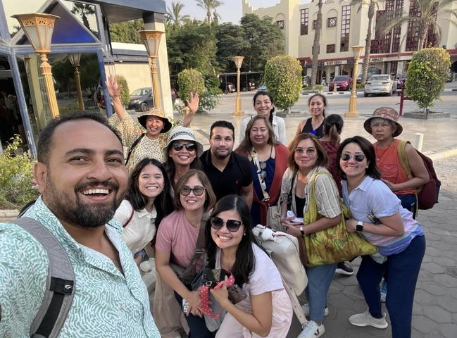       Group photo outdoors in the city
  