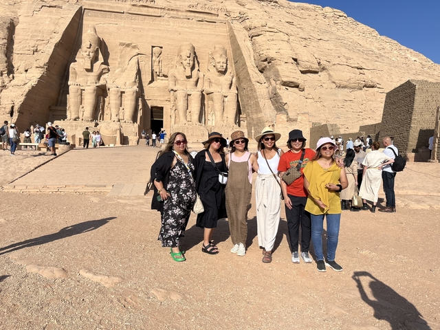       Group at Abu Simbel Temple
  