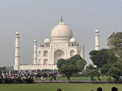       The Taj Mahal with a crowd in front of it.
  