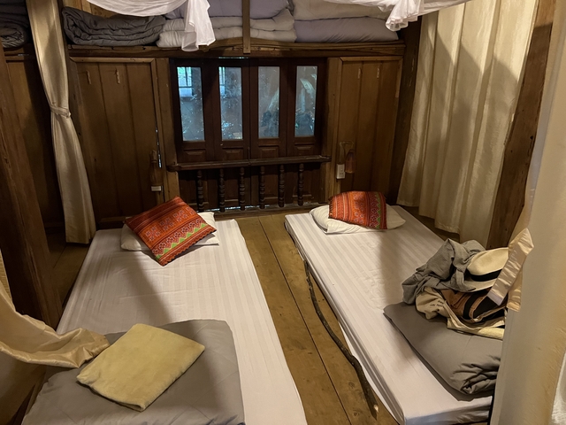       Simple sleeping quarters with mats on the floor
  