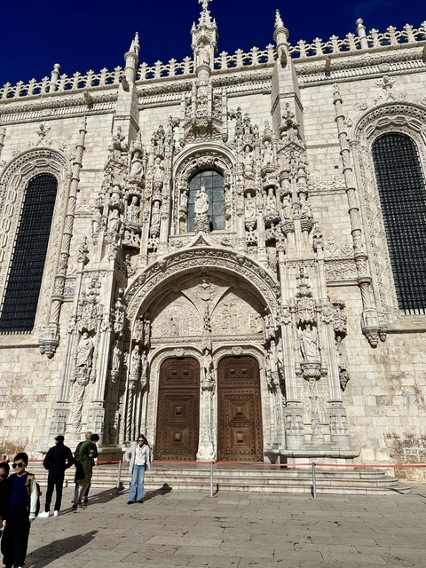       An ornate and detailed church facade with statues in alcoves.
  