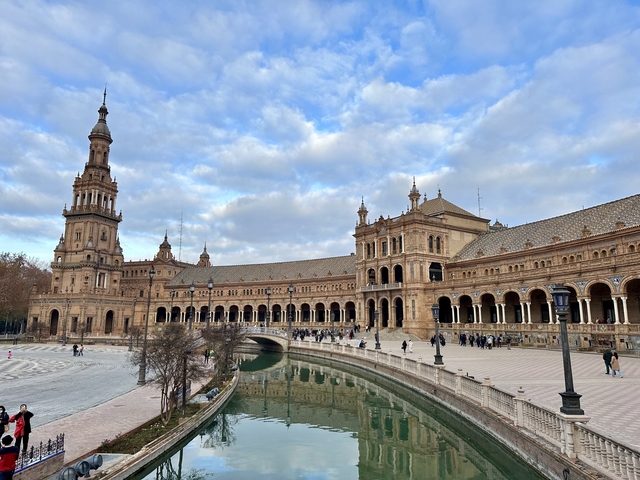       Large plaza with ornate buildings and a canal.
  