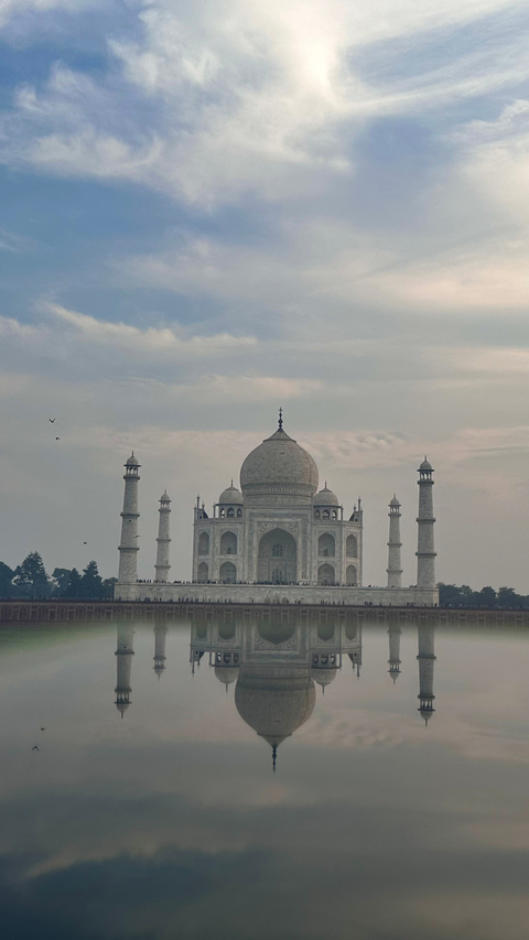       The iconic Taj Mahal with a cloudy sky.
  