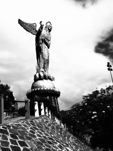       Statue of an angel with wings.
  