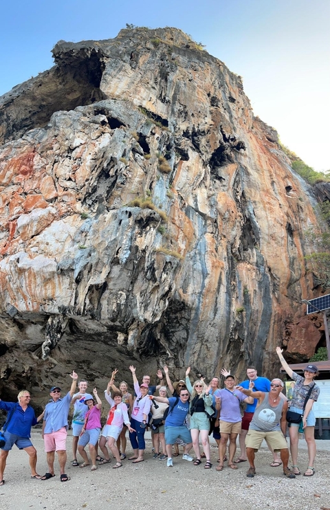       Close-up of a rocky cliff face.
  
