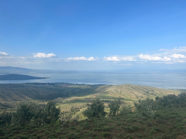 Scenic view of a lake with surrounding hills.
