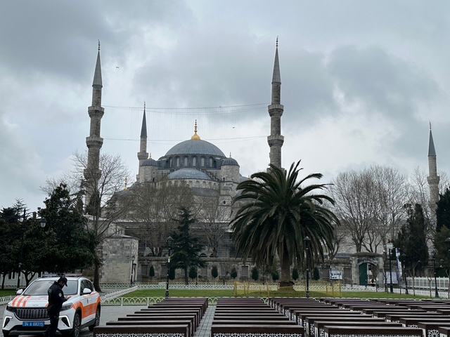       Blue Mosque with cloudy sky in the background.
  