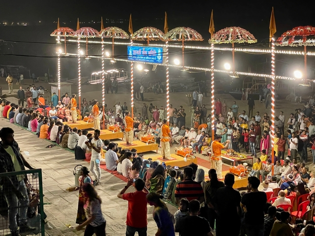       Crowd gathered for an evening Ganga Aarti ritual.
  