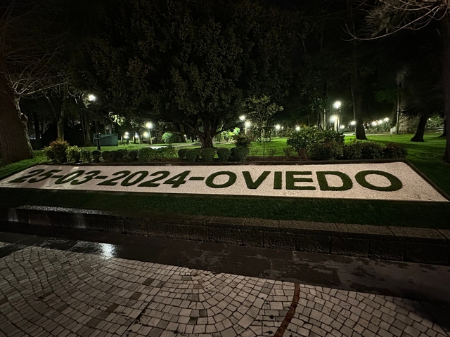 Park with a sign featuring the date and Oviedo name.