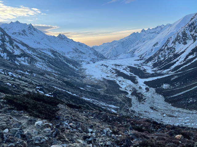       Snowy valley under a blue sky
  