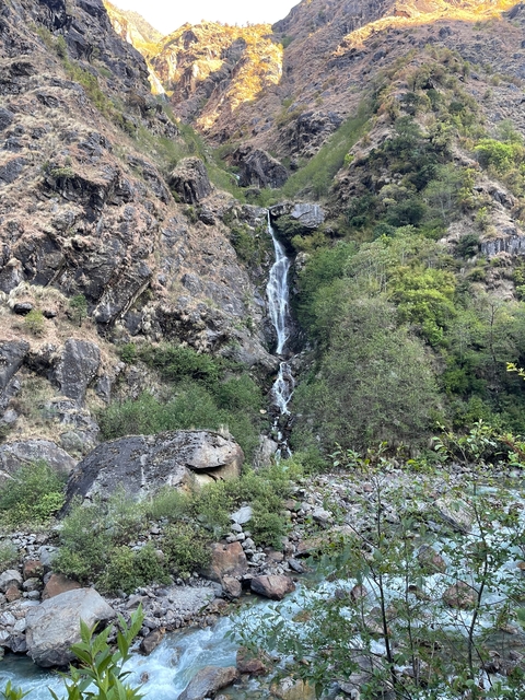       Small trickle of water down a rocky cliff
  