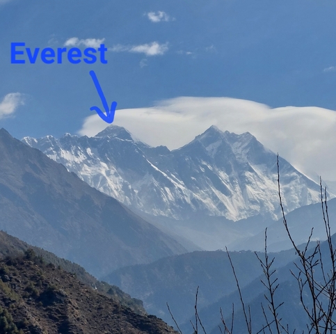 Mount Everest with an arrow marking the peak.